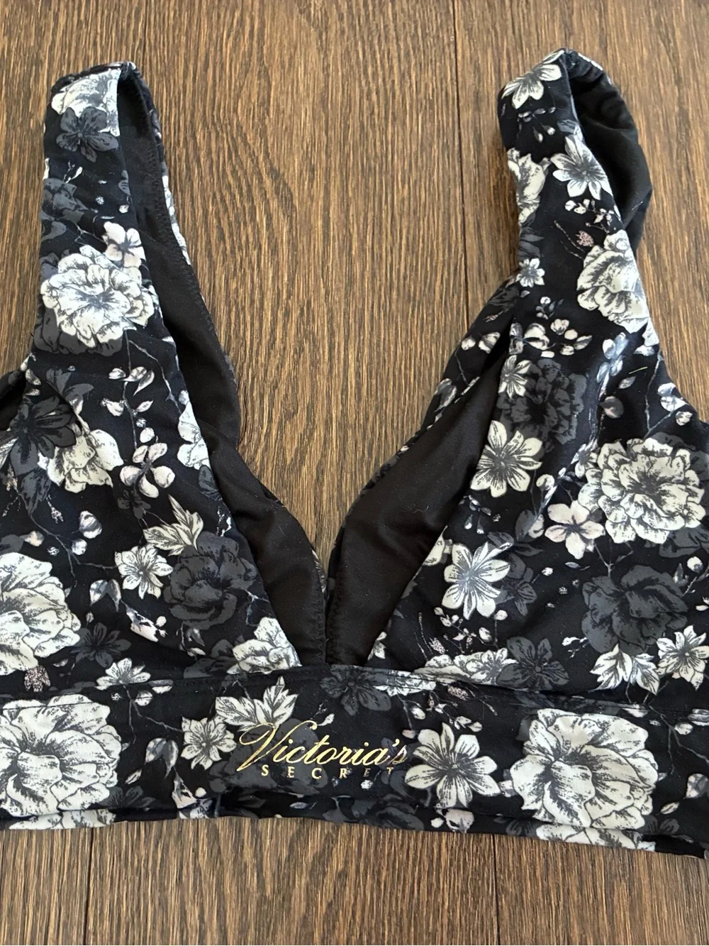 Victoria’s Secret Soft Bralette Floral 🖤🤍 - Picture 3 of 8